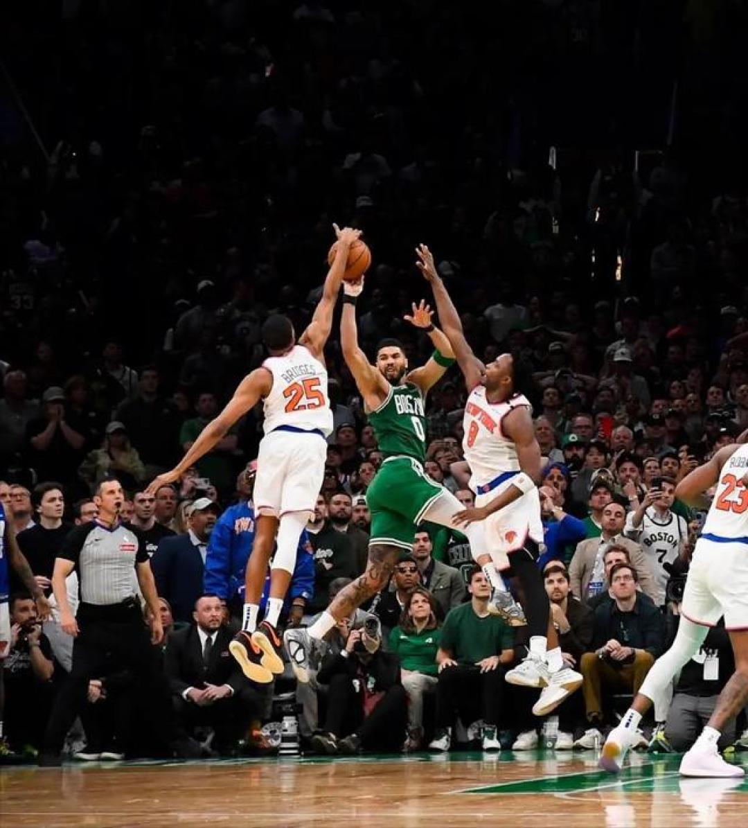 爱游戏-纽约尼克斯发布备战花絮，加时末段强势反弹，NBA季后赛任务艰巨，球探报告显示潜力的简单介绍